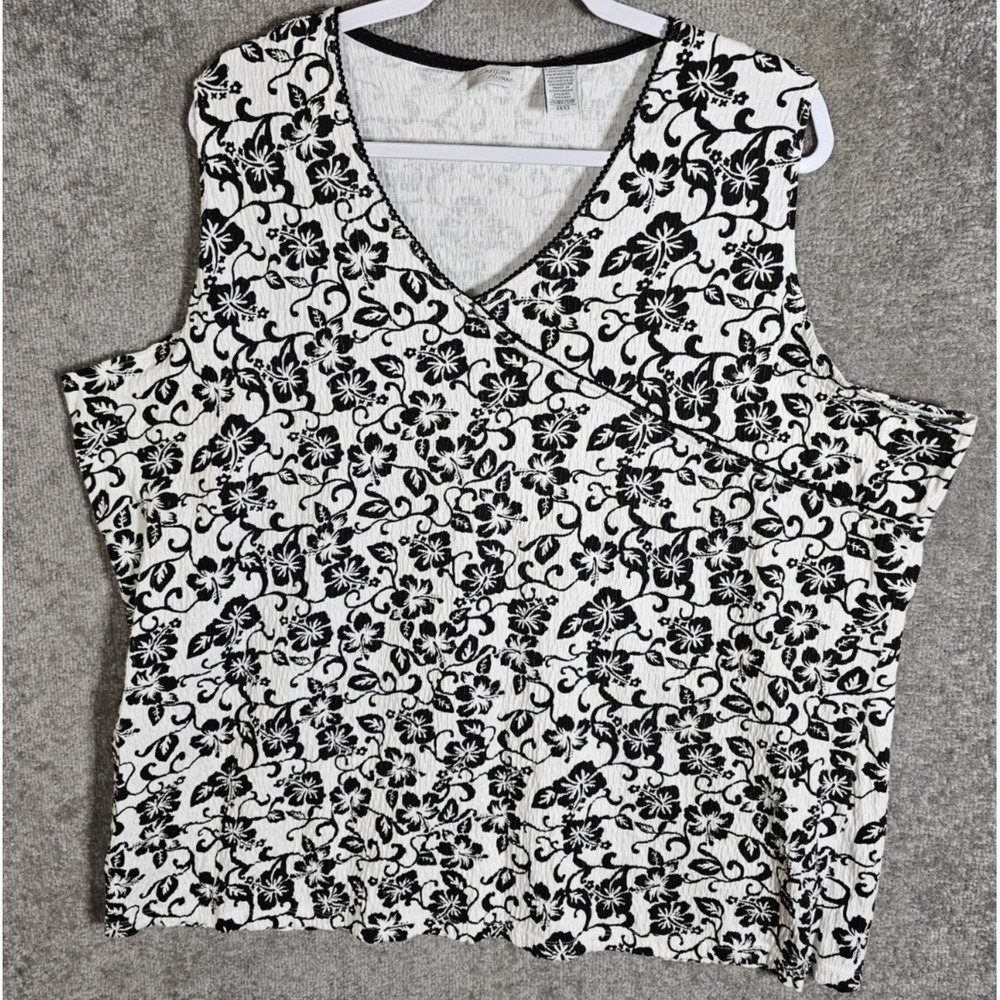 Envision Avenue Crinkle Top Womens Sz 4X 26/28W Black White Floral Stretch VNeck